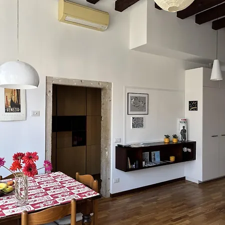Alessandra's Cozy Venice- Quiet Double & Private Bathroom With Sharing Kitchen منزل للإقامة *