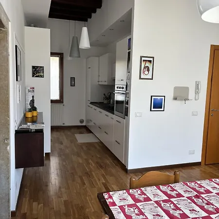 منزل للإقامة Alessandra's Cozy Venice- Quiet Double & Private Bathroom With Sharing Kitchen البندقية
