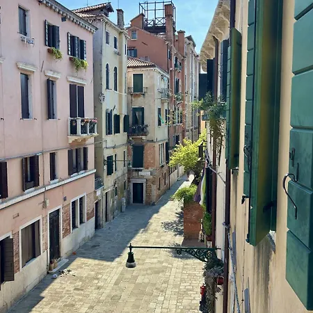 منزل للإقامة Alessandra's Cozy Venice- Quiet Double & Private Bathroom With Sharing Kitchen *